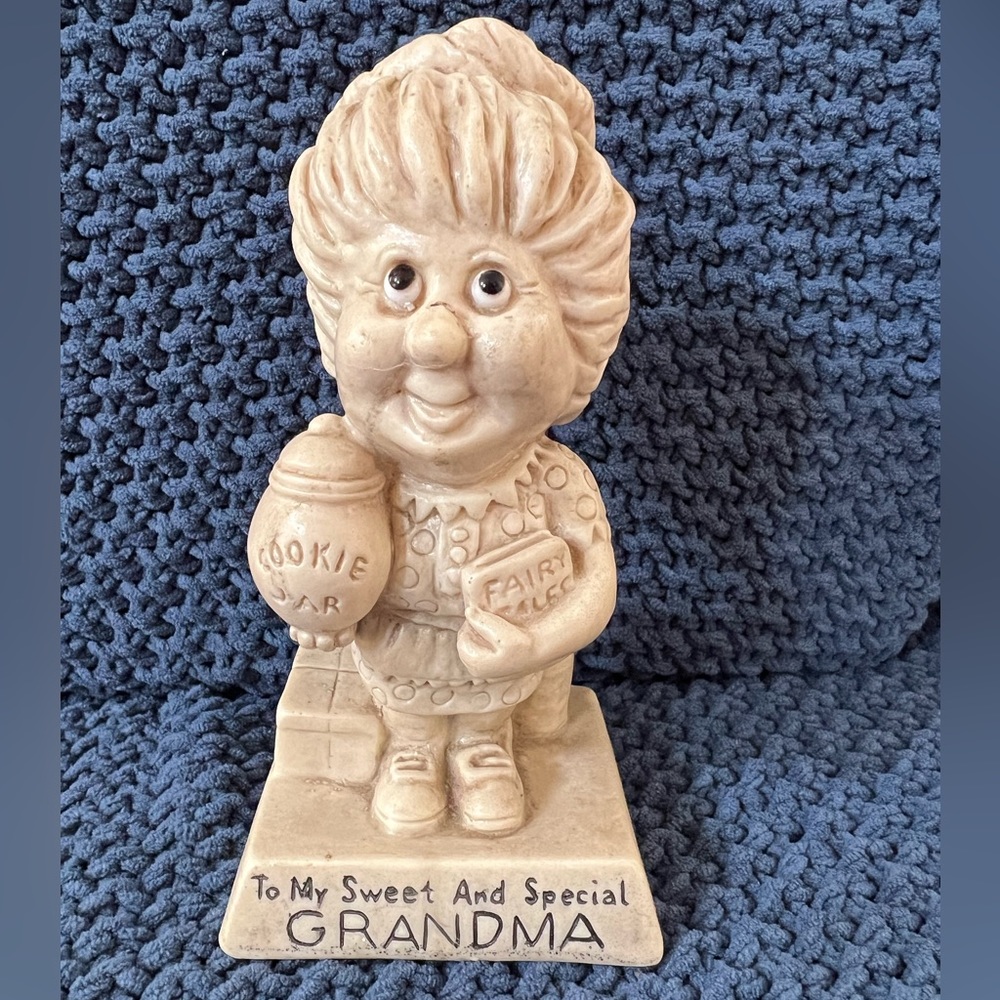 W & R Berries figurine Vintage